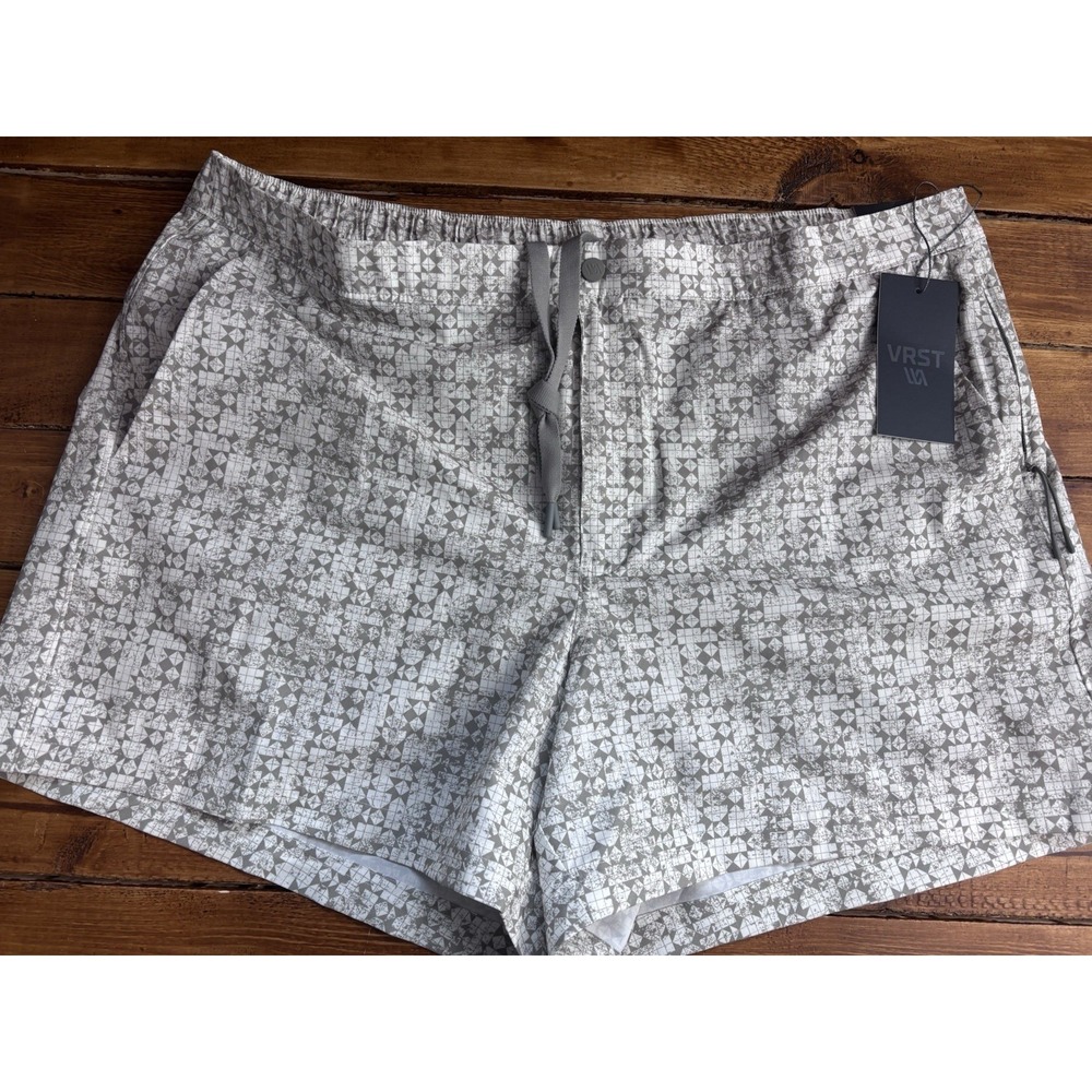 VRST Shorts Men's 2XL White Silver 5" Resort Short Active Beach‎ Casual UPF NEW